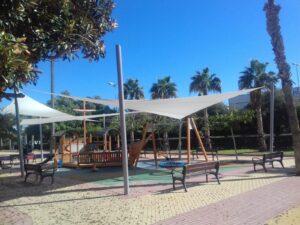 Parque infantil en frente de nuestro local