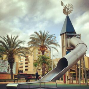 Parque infantil en frente de nuestro local
