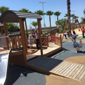 Parque infantil en frente de nuestro local